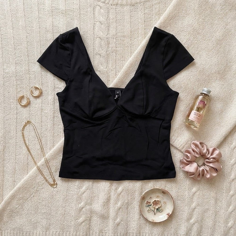 Trendy Queen Black Deep V-Neck Cap Sleeve Bustier Style Crop Top Small